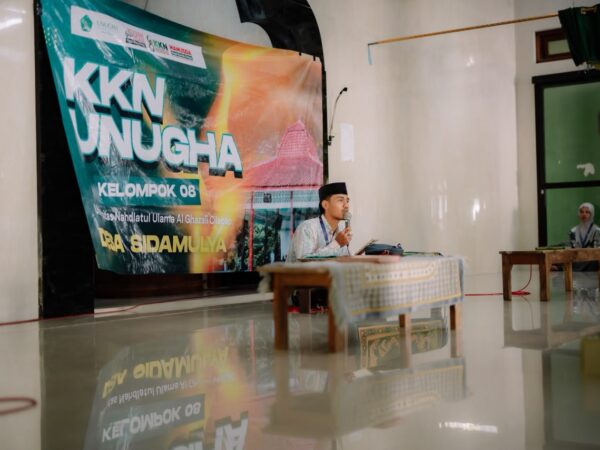PEMBACAAN MAULID AL BARZANJI DAN KAJIAN KITAB SANUSIYAH BERSAMA MAHASISWA KKN UNUGHA CILACAP